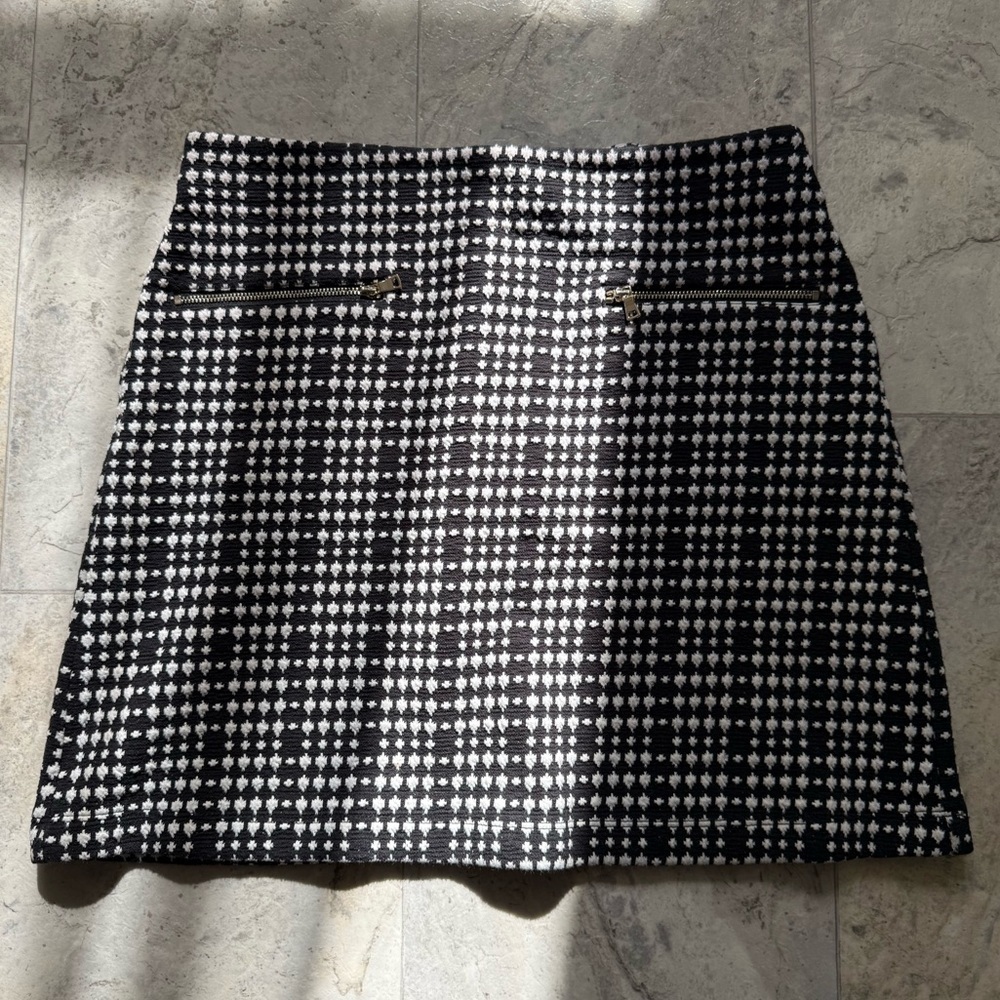 LOFT Black and White Patterned Skirt with Front Pockets Women’s Size Small